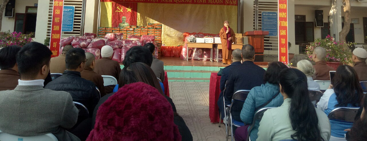 ĐOÀN TỪ THIỆN CHÙA DƯỢC THƯỢNG, SÓC SƠN HÀ NỘI ĐẾN THĂM VÀ TẶNG QUÀ CHO NHÀ TRƯỜNG