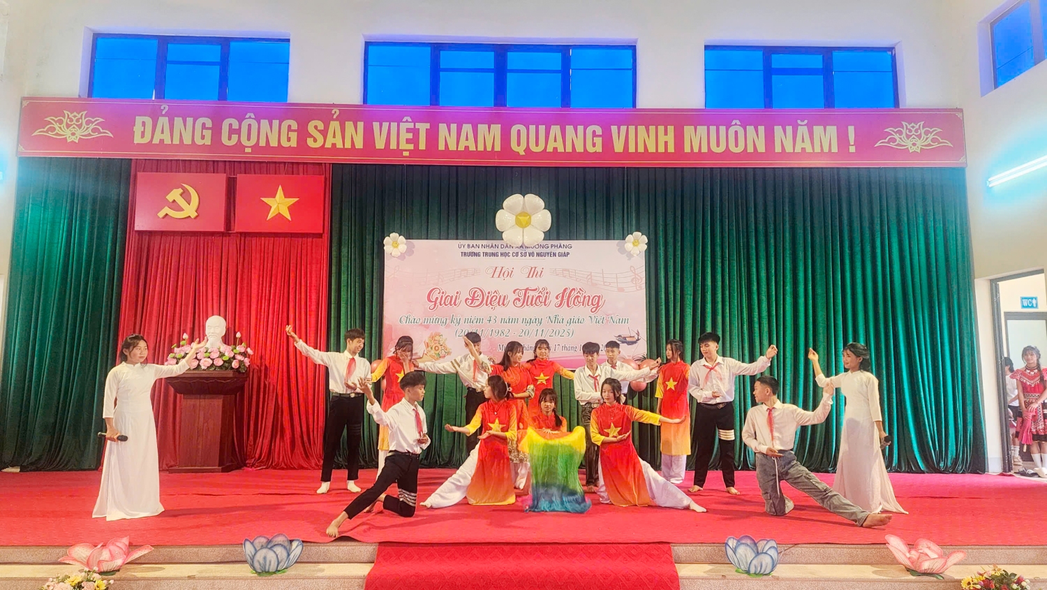 TRƯỜNG THCS VÕ NGUYÊN GIÁP TỔ CHỨC CHƯƠNG TRÌNH VĂN NGHỆ CHÀO MỪNG NGÀY 20/11